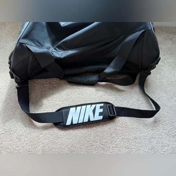 Nike | Black Duffle Bag | Large - Picture 11 of 11